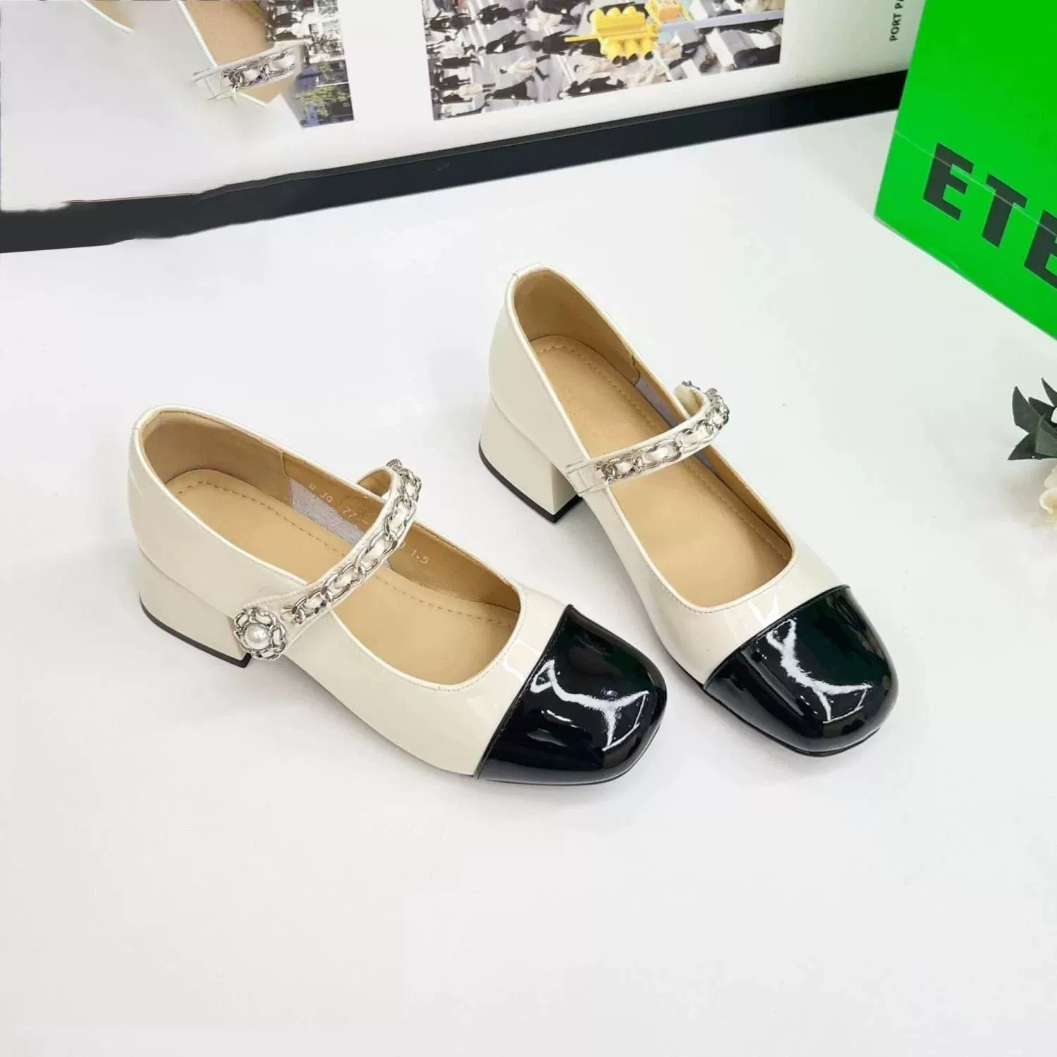 Взрывные темпераментные туфли на каблуках на средних каблуках с толстым каблуком