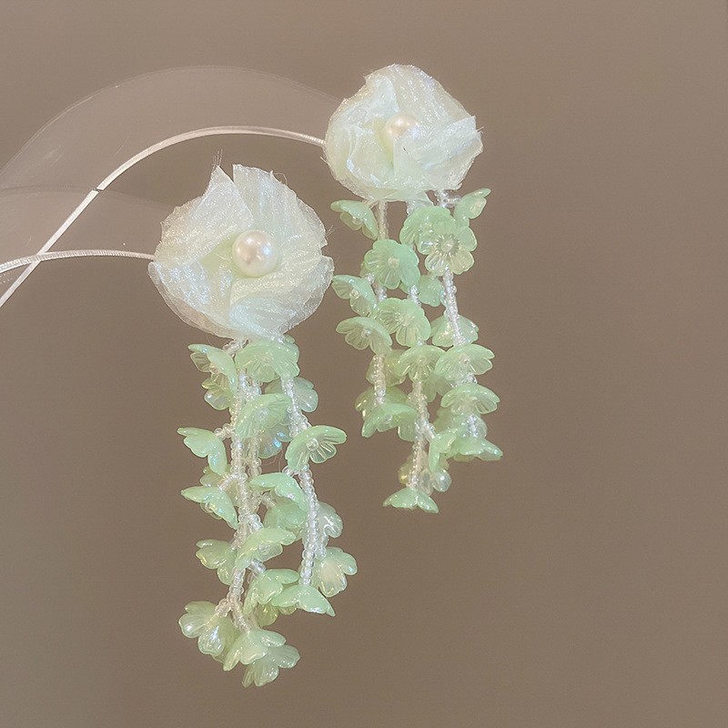 Pendientes de borla de flores de tela de aguja de plata Pendientes de estilo de vacaciones junto al mar