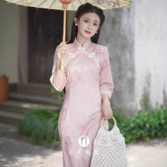 ピンクのあっさりした女性の範は新しい中国式の大きな袖のチャイナドレスを改良します。