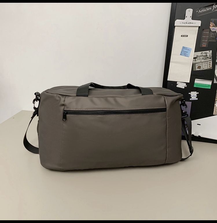 Travel bag with wet/dry separation, large capacity