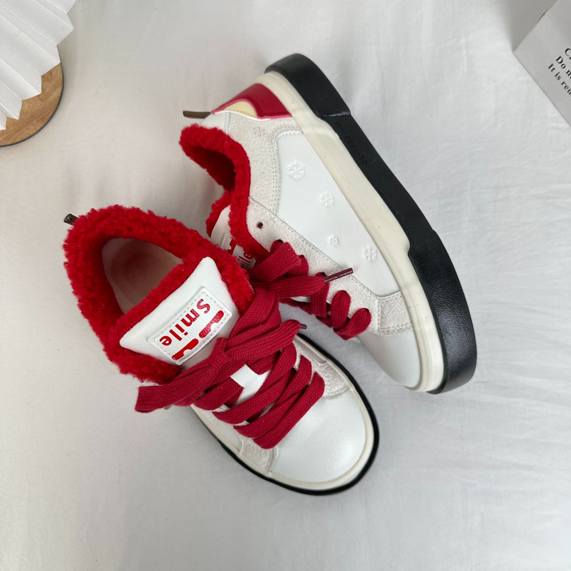Yuanbo2025 invierno nuevo tipo de zapatos de lana para mujeres zapatos de lona calientes coreanos zapatos de algodón universal