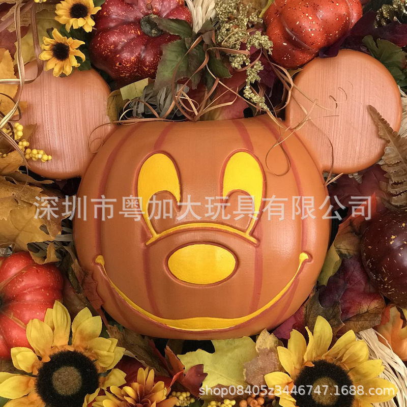 独立駅の新型秋のハロウィンの手作りミッキーマウスのかぼちゃの花の輪の門飾りは花の輪の工場の現物を掛けます。|undefined