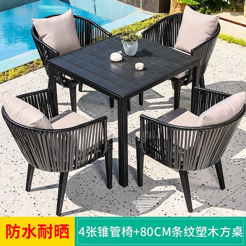 [아연도금강철] 블랙바티 의자 4개 + 플라스틱 나무 줄무늬 사각 테이블 80개