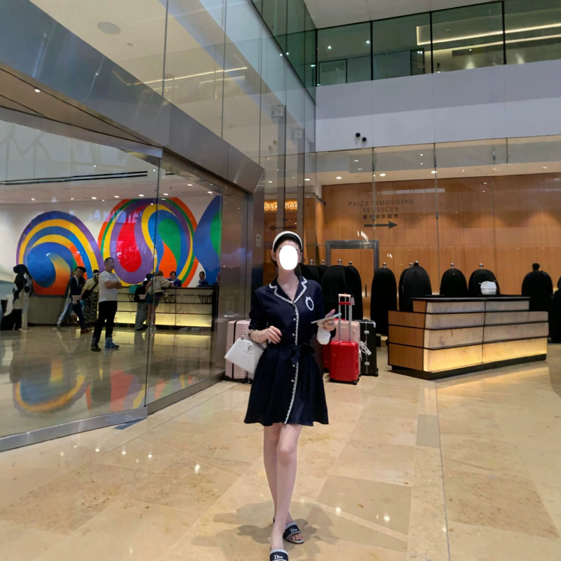 Wholesale source, no returns or exchanges. 2026 new lace badge embroidered silk long-sleeve shirt dress, solid color, slimming effect Wholesale source, no returns or exchanges. 2026 new lace badge embroidered silk long-sleeve shirt dress, solid color, slimming effect