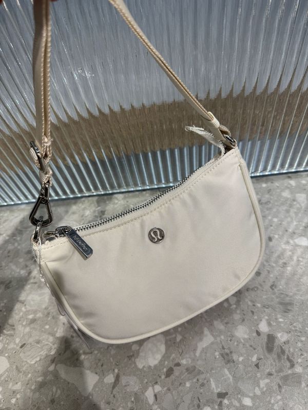 lululemon city Essentials mini 1L单肩腋下包月牙包手提小包潮|undefined