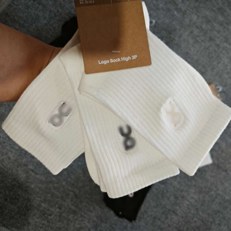 Wholesale Dropshipping of New on Socks in Black and White, Mid-High Fashion Embroidered Breathable Sweat-Absorbing Cotton Socks for All Seasons Wholesale Dropshipping of New on Socks in Black and White, Mid-High Fashion Embroidered Breathable Sweat-Absorbing Cotton Socks for All Seasons