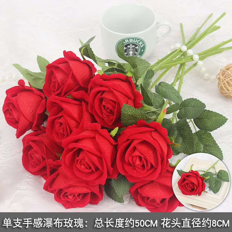 Topa de veludo rosa cascada flor falsa diseño de fondo pared red perforación roja decoración de rosa pared de cártamo del centro comercial