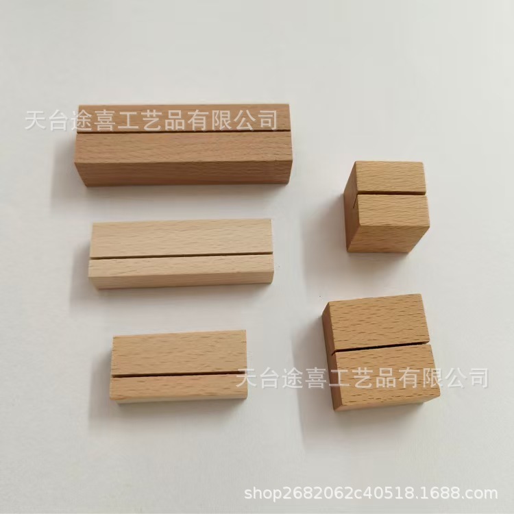 木のカードのはがきの台座の付箋のデスクトップの名刺の台座のメッセージクリップの置物はロゴを印刷することができます。|undefined