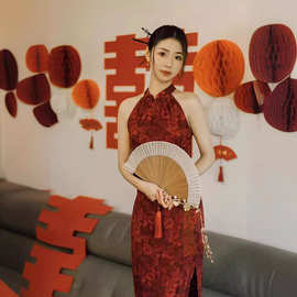 新中式小众旗袍新娘结婚敬酒服订婚礼服玫瑰暗纹酒红色印花连衣裙