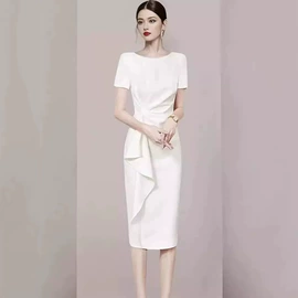 连衣裙;女式衬衫;女式T恤