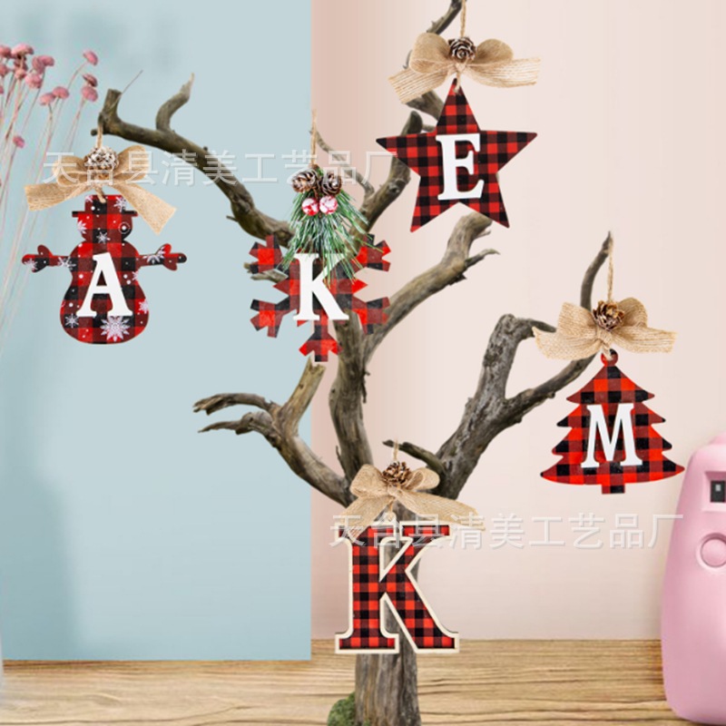 Nuevos productos transfronterizos Decoración navideña Colgante de hoja de madera Artesanía de madera Colgante pequeño Colgante de costura a cuadros negro y rojo