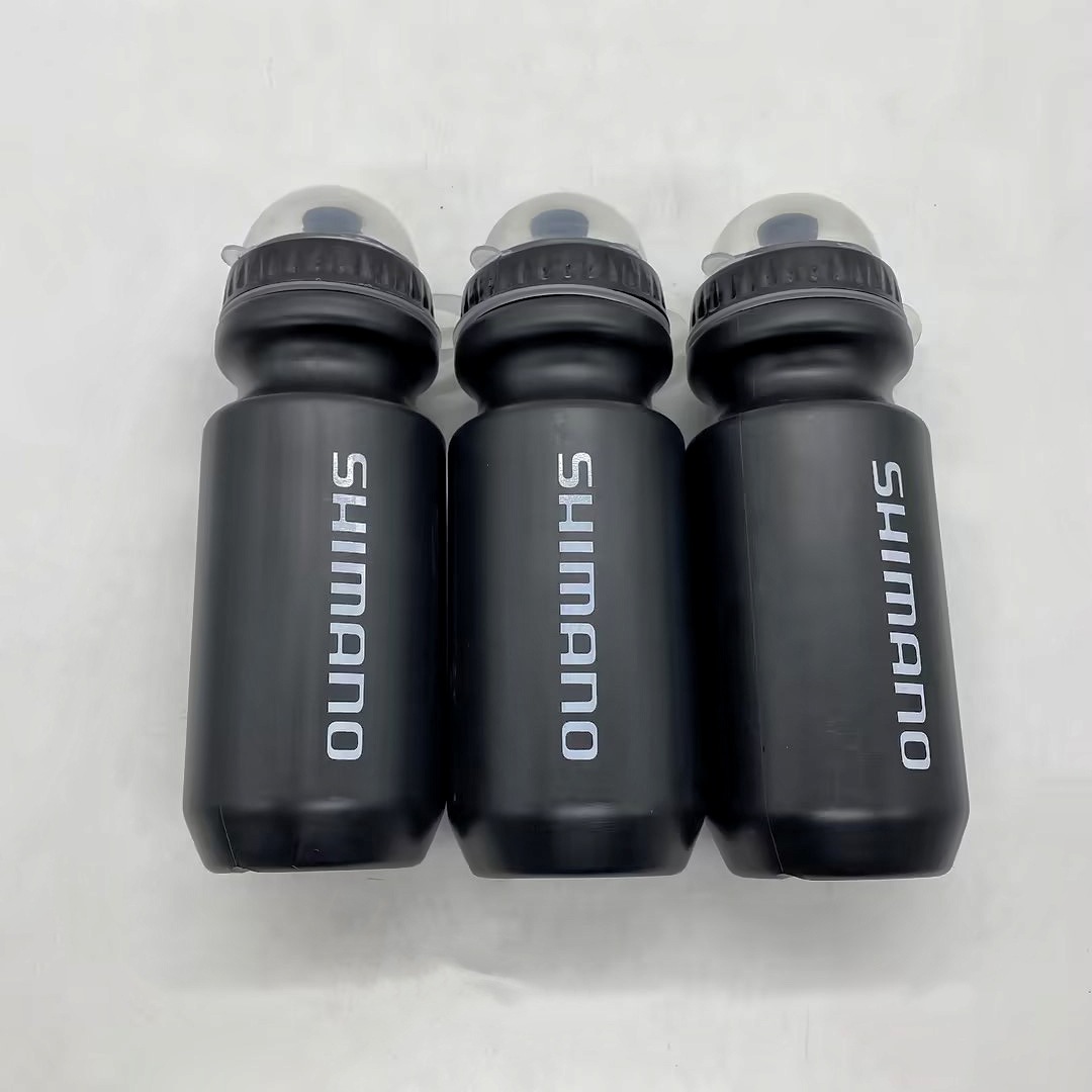 Venta al por mayor de plástico de equitación hervidor negro nueva bicicleta de montaña deportes taza de agua de plástico