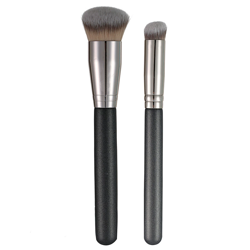 Плотная кисть для Concealer & Foundation, Мягкие синтетические щетинки, ручка из пластика или дерева, 10.5 см
