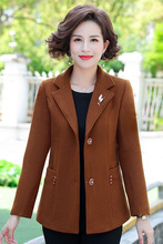 中老年呢子上衣女短款洋气小西装中年妈妈秋冬装大码翻领毛呢外套