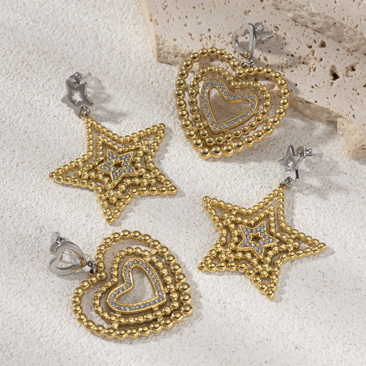 Collar de acero inoxidable de lujo ligero de alto nivel, estrellas de amor, orejetas chapadas en titanio, acero de titanio, mujeres no desvanecen