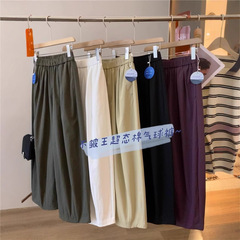 BIは風船のズボンの薄いタイプに入って腰を緩めて痩せています。