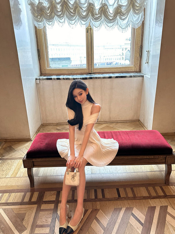 woppei 小巴姐妹四色交叉设计感针织显瘦系列款（连衣裙/上衣）|undefined