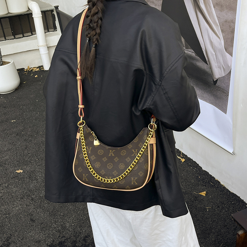 Borsa a spalla vintage crescent con monogramma e catena_voghion.com