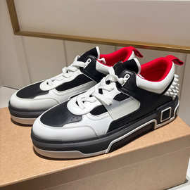 C某L家红底鞋鼎版熊猫色铆钉鞋运动休闲鞋真皮板鞋