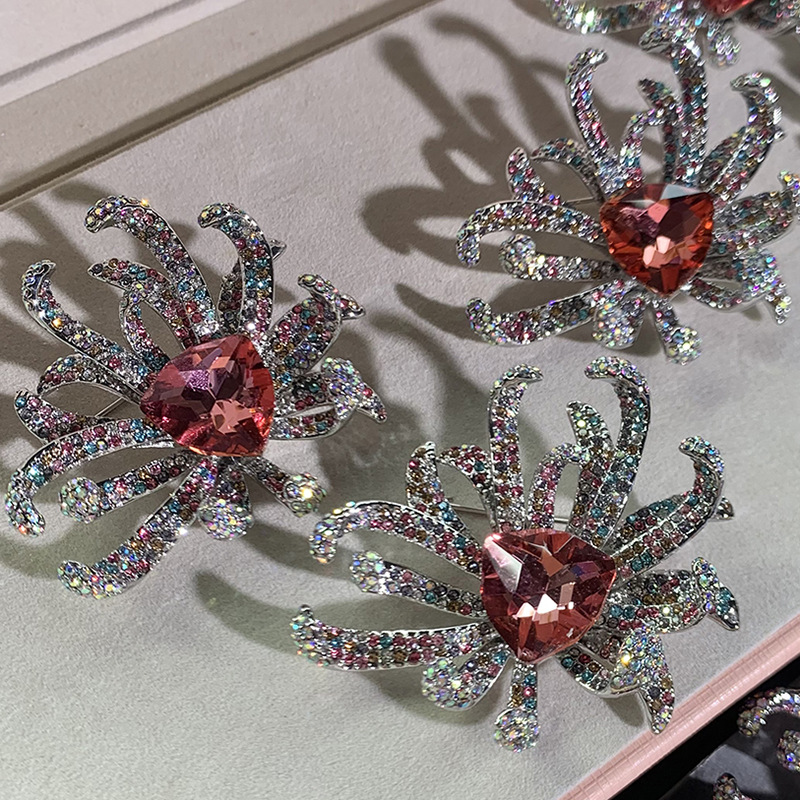 Lüks Avusturya Kristal Krizantem Broşu_voghion.com