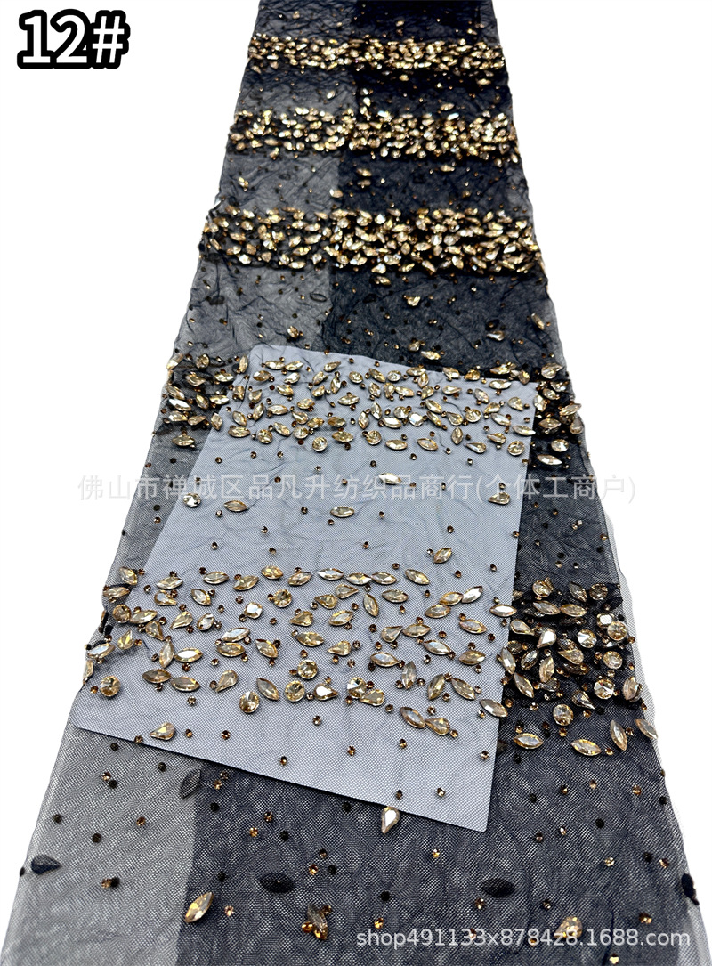 Tejido de malla de diamante de gota de agua laminada mano pesada clavos taladro de cola de pescado vestido de noche tela de boda en stock