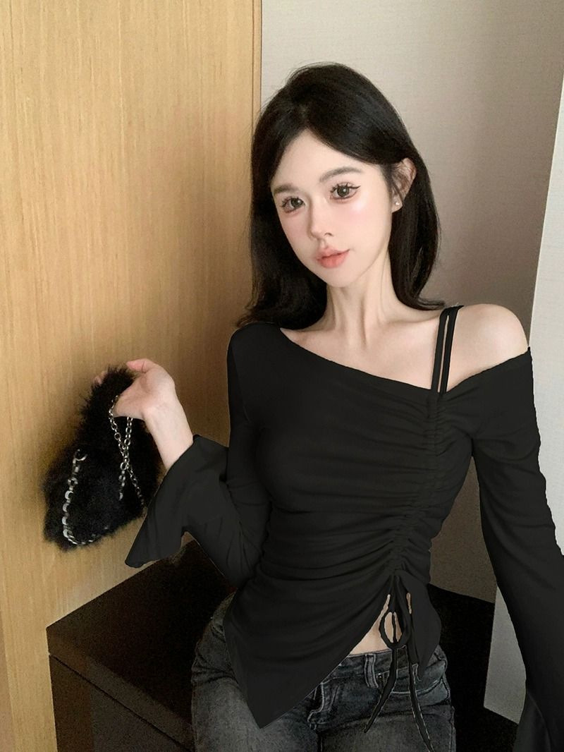 純粋な欲風の気質のファッションは肩を露出して縄の長袖のtシャツを引き出します。