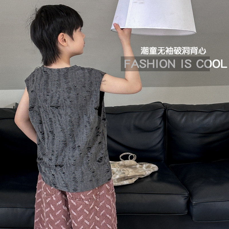 2024 nueva ropa para niños chaleco para niños retro agujero niño estilo occidental chaleco sin mangas camiseta suelta ropa para niños al por mayor