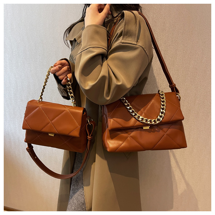 Women's Medium All Seasons Pu Leather Solid Color Streetwear Square Lock Clasp Handbag display picture 4