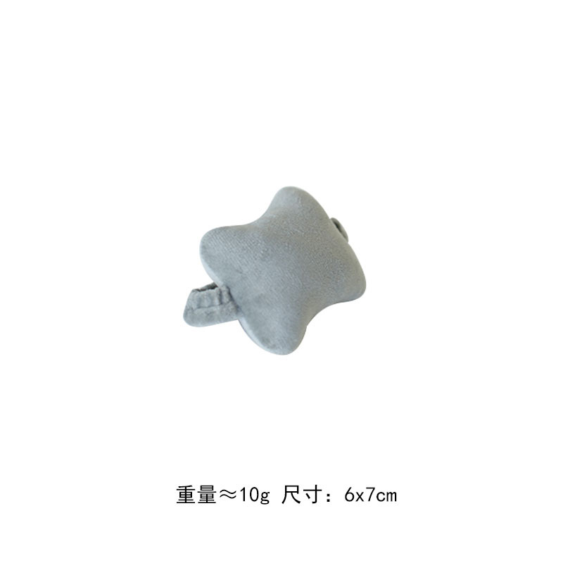 Серебряная серая бархатная сосна.