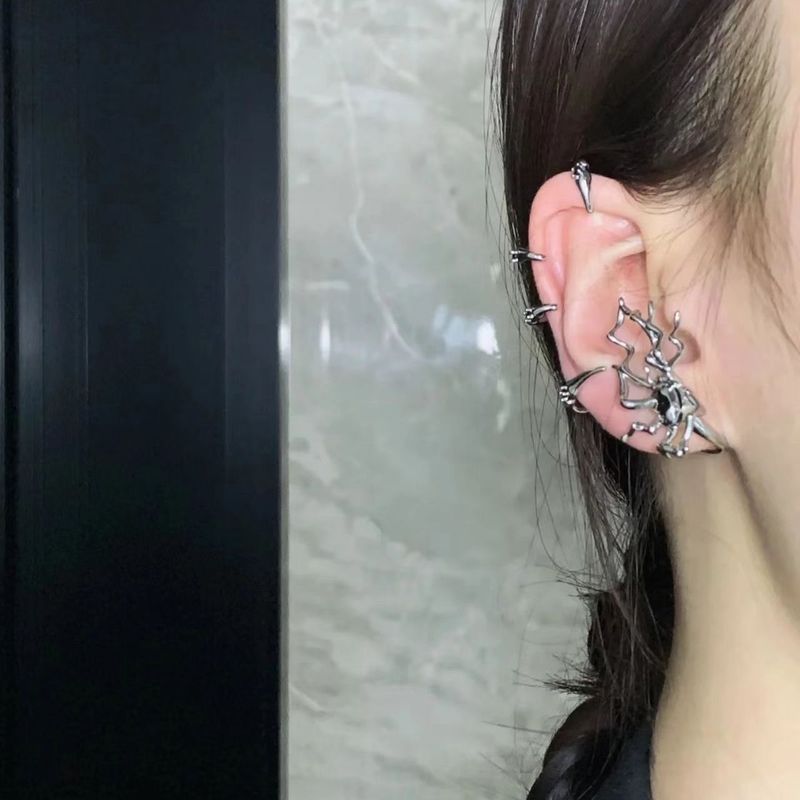 ピアスのない女性向けの甘くてクールなスパイダーイヤーフック、ダークニッチなハイエンドのホットガールコールドスタイルパンクイヤークリップ、女性用|undefined