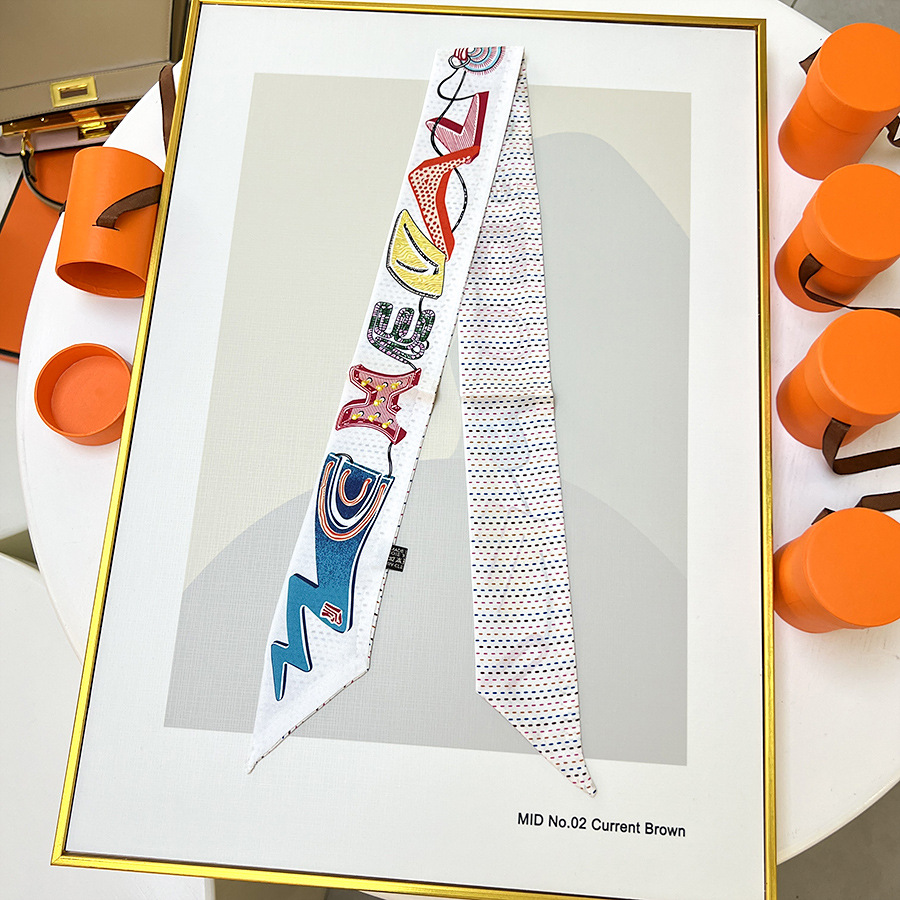 白色蓝字母 / 85*5cm