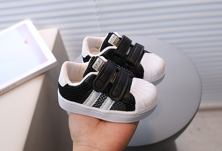 Barnbrädegalleria vit port hane och hona gående babyhacka, pring/sommar 2023 urholkad ingle meh_voghion.com