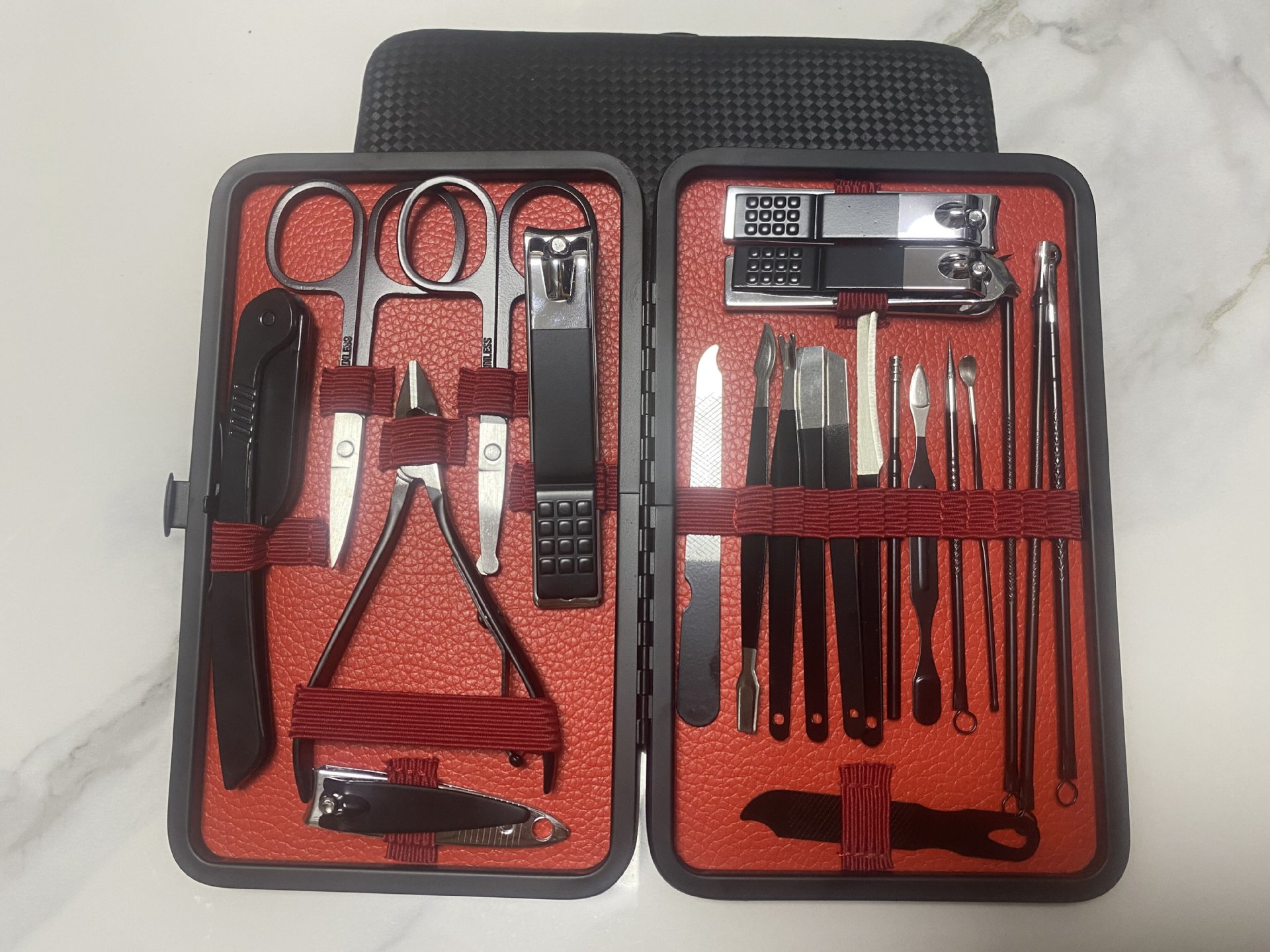 Nuevo juego de cortaúñas semi-negras de gama alta transfronterizo alemán juego completo de 7-24 piezas de herramientas de uñas de acero inoxidable en stock