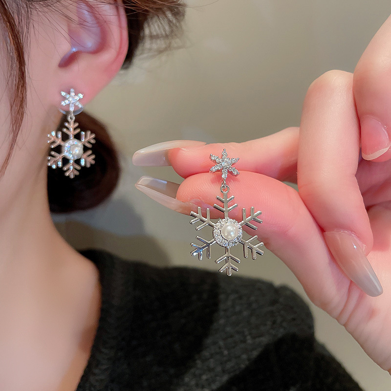 Retro Snowflake Copper Inlay Zircon Earrings 1 Pair