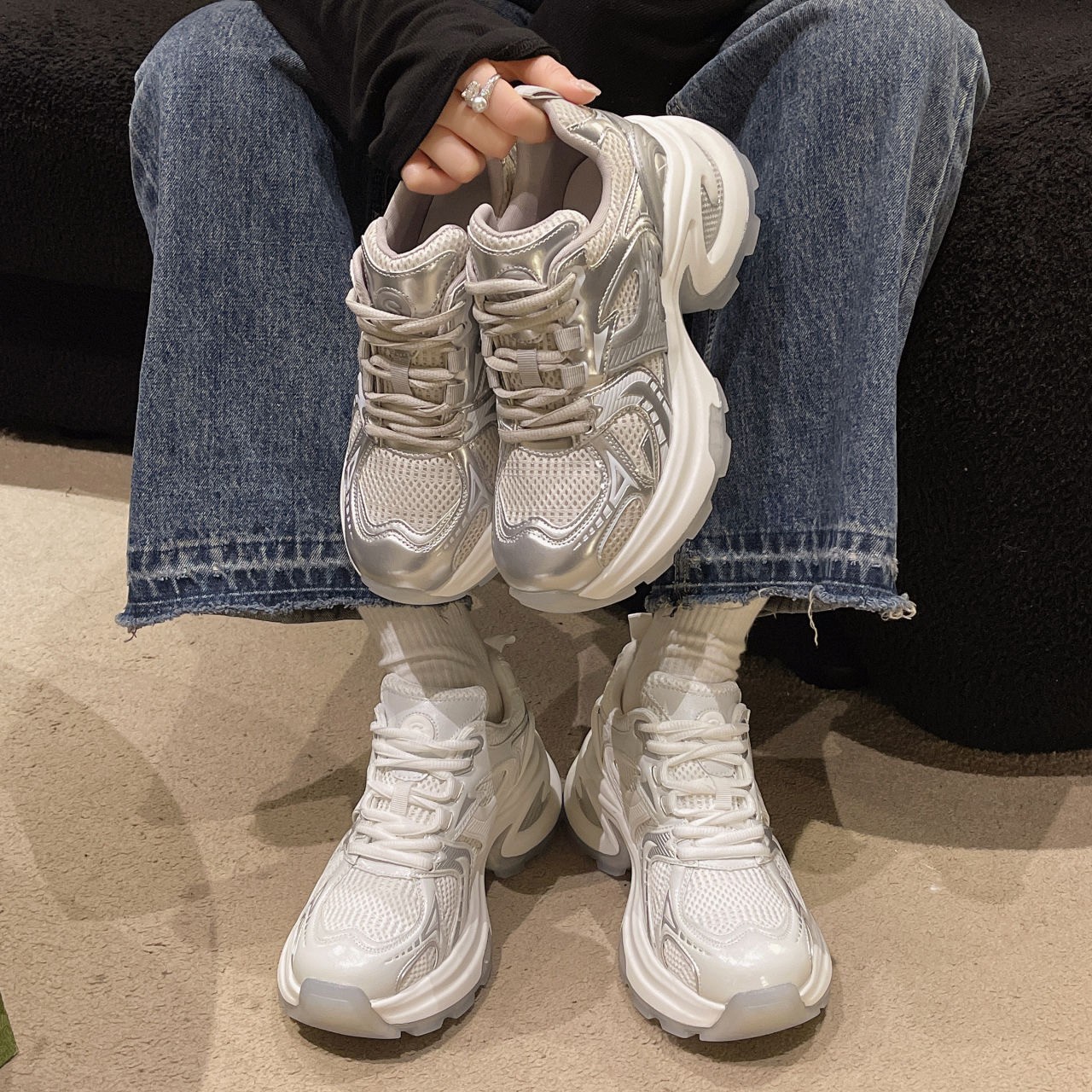 Blanco plateado, zapatos de suela gruesa para mujeres, primavera y verano de 2026, nuevos zapatos de nicho de malla transpirables para mujeres