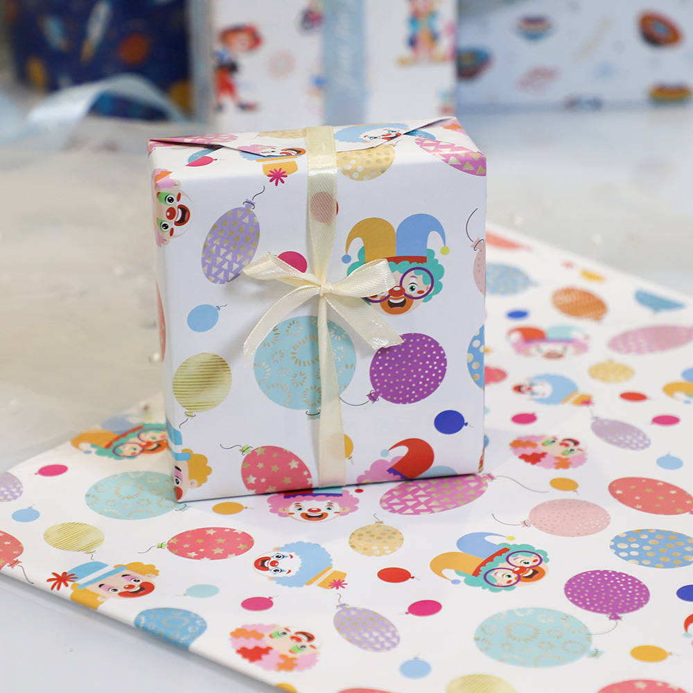 Nueva temporada escolar, cumpleaños, vacaciones de Navidad, regalos para niños, lindo papel de regalo de decoración de papel de regalo de dibujos animados