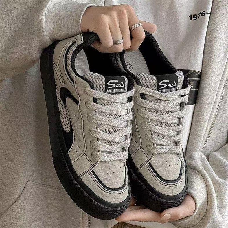 Zapatos de hombre retro 2026 primavera nuevos zapatos casuales transpirables versátiles zapatos deportivos de suela gruesa moda zapatos de skate estudiantes juveniles