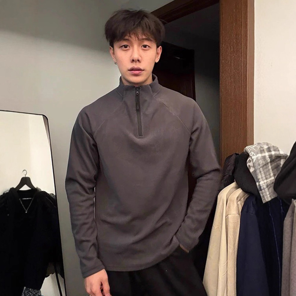Gray oscuro medio cremallera camiseta de terciopelo para hombres otoño y invierno estilo americano cuello vertical con entrenamiento físico camiseta de manga larga