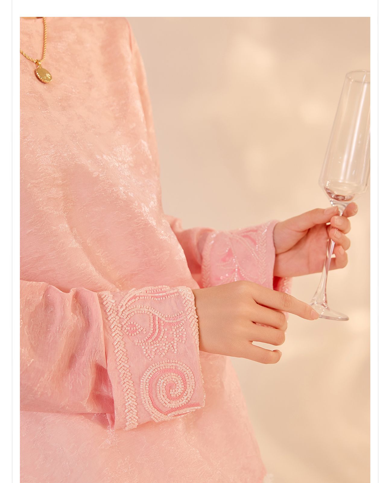 Áo sơ mi nữ dài tay phong cách Trung Hoa mới, đính cườm thêu tay, chất liệu rayon mỏng nhẹ N2071 — Màu hồng, Màu trắng be, Màu vàng nhạt chi tiết 21