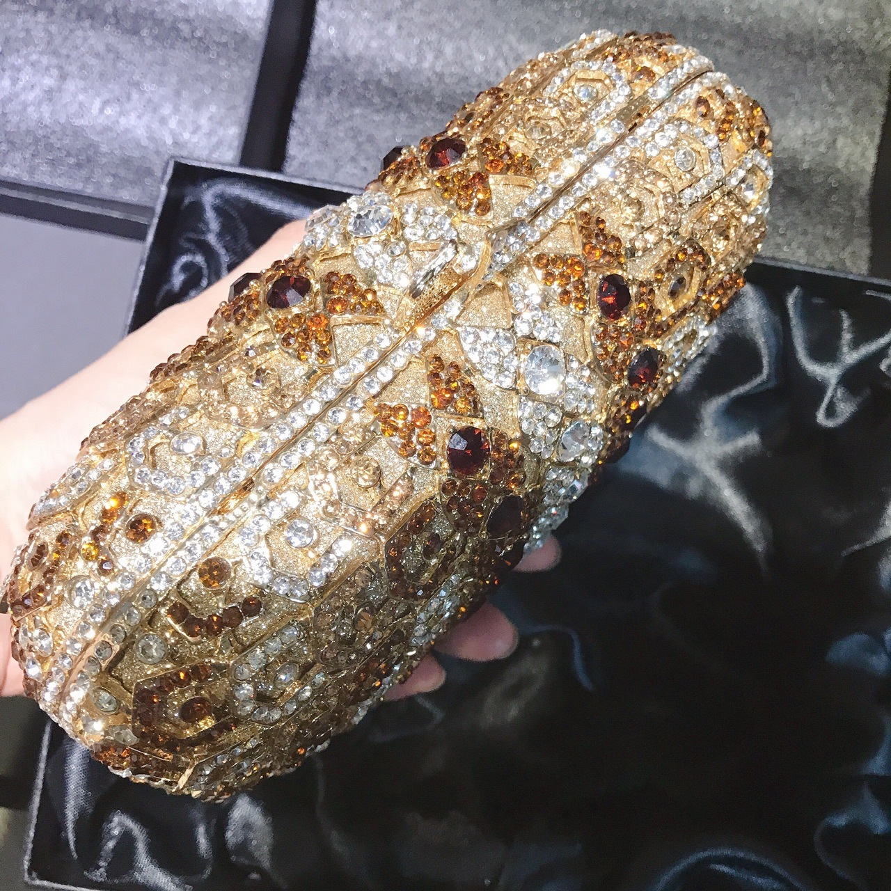 * nuevo metal transfronterizo lleno de diamantes bolsas de cena Europa y América vestido de banquete bolsas de diamantes de mano caja dura de diamantes hechas a mano