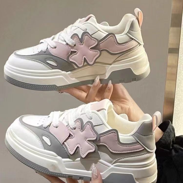 Zapatos de cereza de cuatro hojas niños 2024 estrellas con zapatos blancos de fondo grueso para mujeres zapatos deportivos casuales