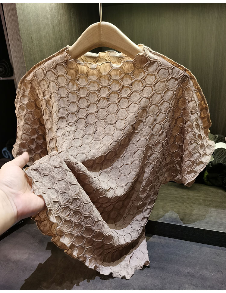 Áo thun nữ tay ngắn cổ tròn chất liệu cotton phối họa tiết ép hoa nhăn — màu đen, xanh lam, màu trắng, màu kaki chi tiết 14