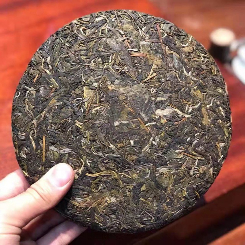 Yunnan Pu'er tea Raw tea cake Rations newly picked and processed tea leaves Tea Benefits 100g