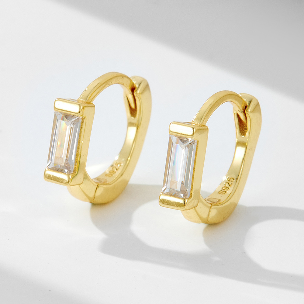 Pendientes de circón rectángulos de plata S925 con incrustaciones de diamantes Pendientes pequeños de hueso de oreja de mujer de lujo ligero dorado de 14K
