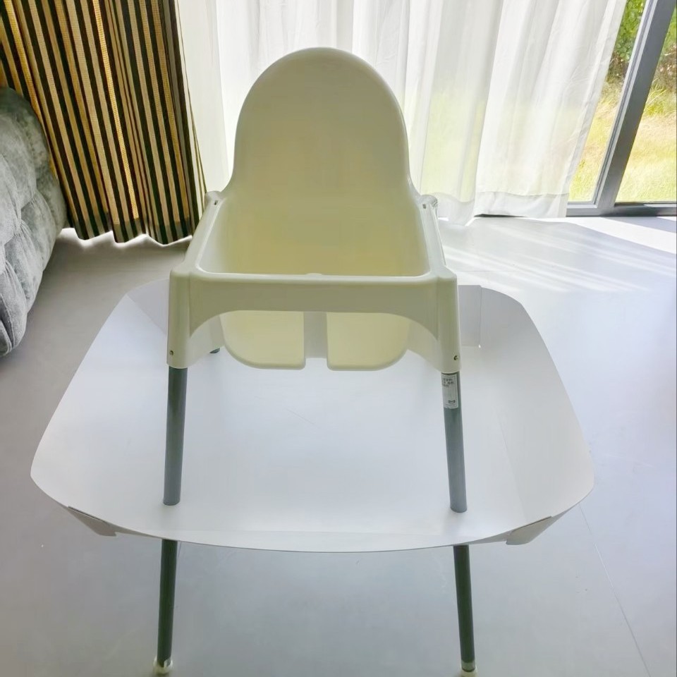 The Food Container Is Suitable for the Same Style of Chair for the Whole Family. the Baby Dining Chair Can Eat Independently and the Bib Can Prevent Dirt