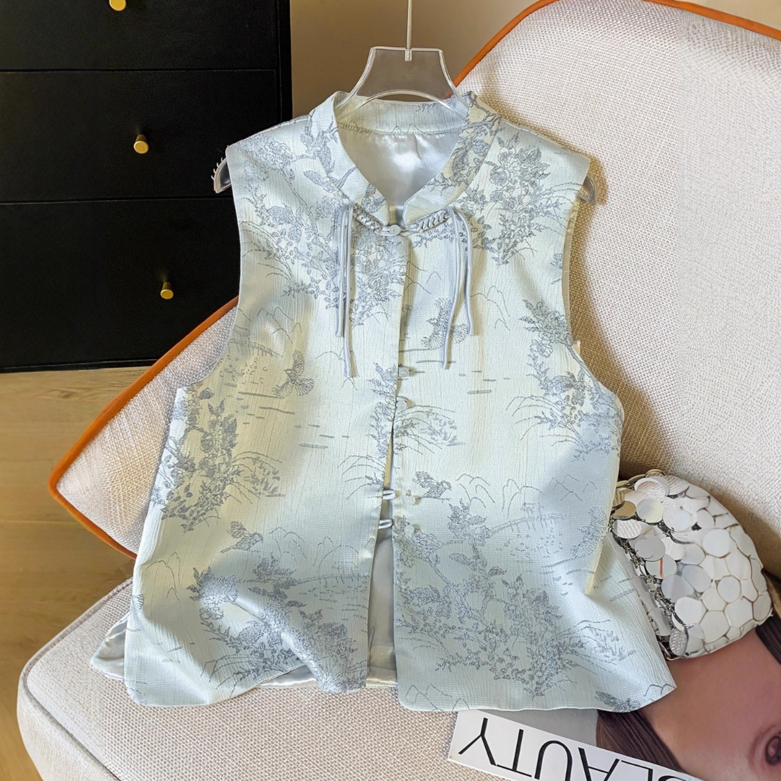 New Chinese-Style Retro Jacquard Vest for Women, Summer National Trend Design, Niche Tassel Buttoned Sleeveless Top