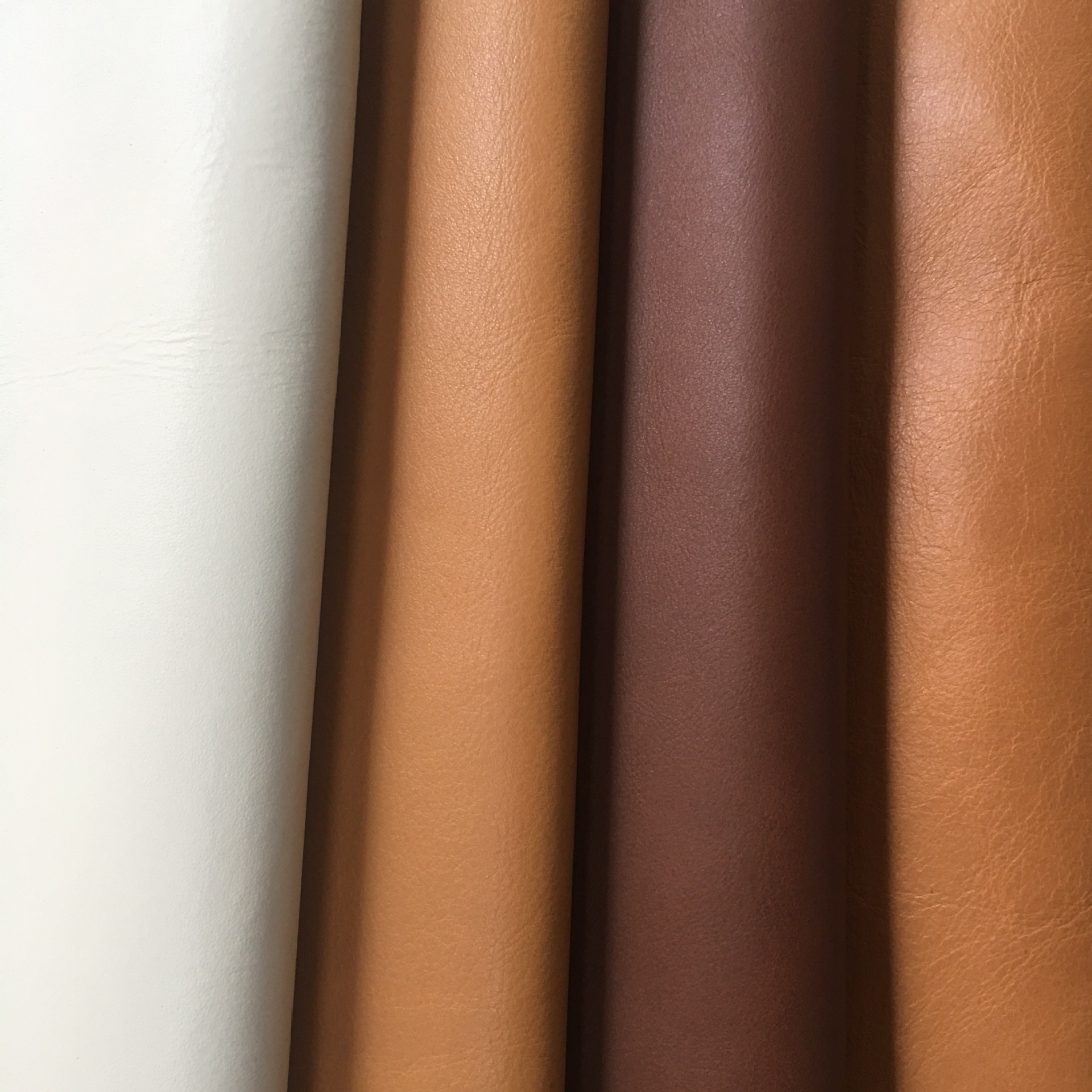 厂家油蜡黄牛皮 油蜡皮面料1.4-1.6MM厚头层牛皮 童鞋靴箱包