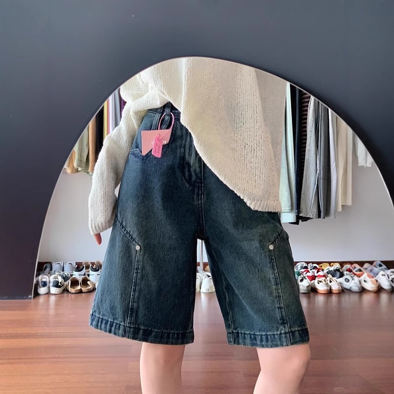 American-Style Denim Shorts for Women, Summer Plus-Size, New Design, High-Waisted, Loose Fit, Slimming, Straight-Leg, Mid-Length Shorts American-Style Denim Shorts for Women, Summer Plus-Size, New Design, High-Waisted, Loose Fit, Slimming, Straight-Leg, Mid-Length Shorts