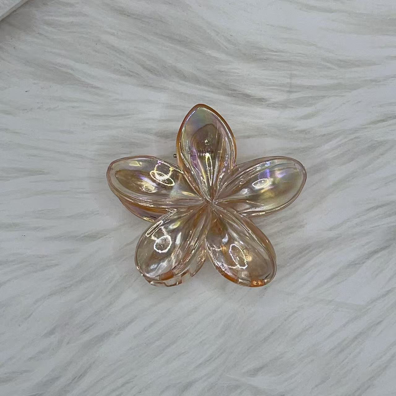 Nuevo color frangipani acrílico pinza para el cabello flor pinza de agarre de alta calidad elegante accesorio para el cabello de mujer pinza de tiburón de agarre lateral