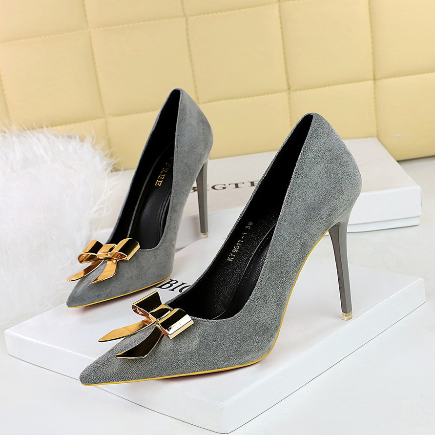 Pointed Suede Stiletto Heels With Bow And Metal Buckle Detail_voghion.com